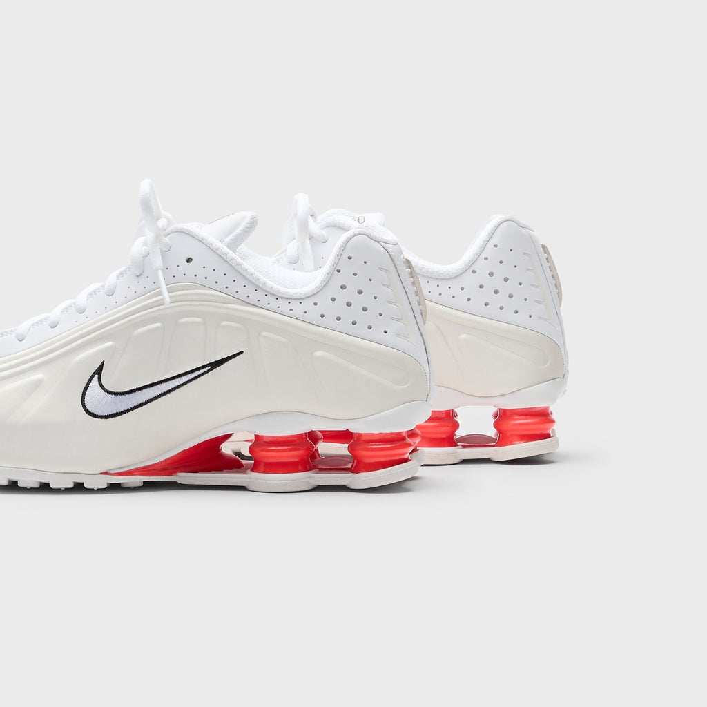 Nike WMNS Shox R4 - White / Phantom / Picante Red