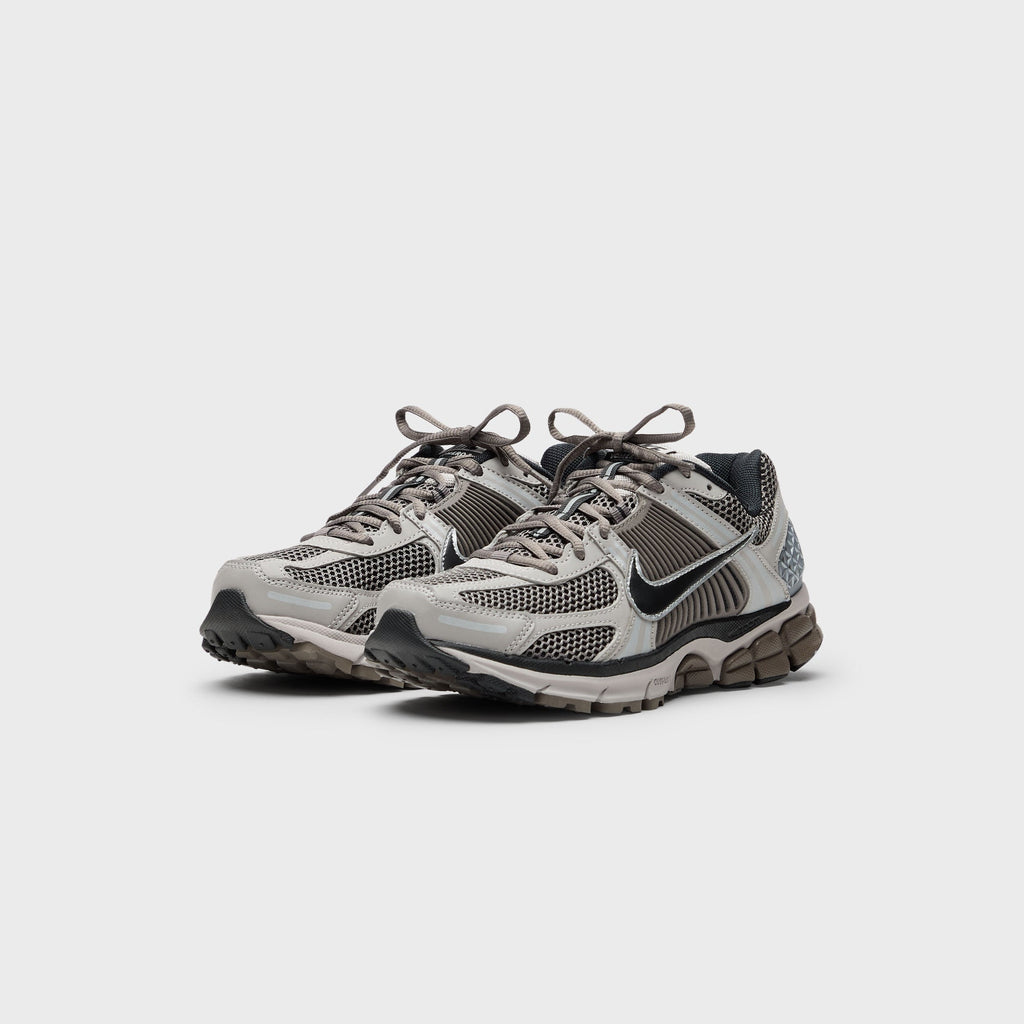 Nike Zoom Vomero 5 - College Grey / Black / Cave Stone
