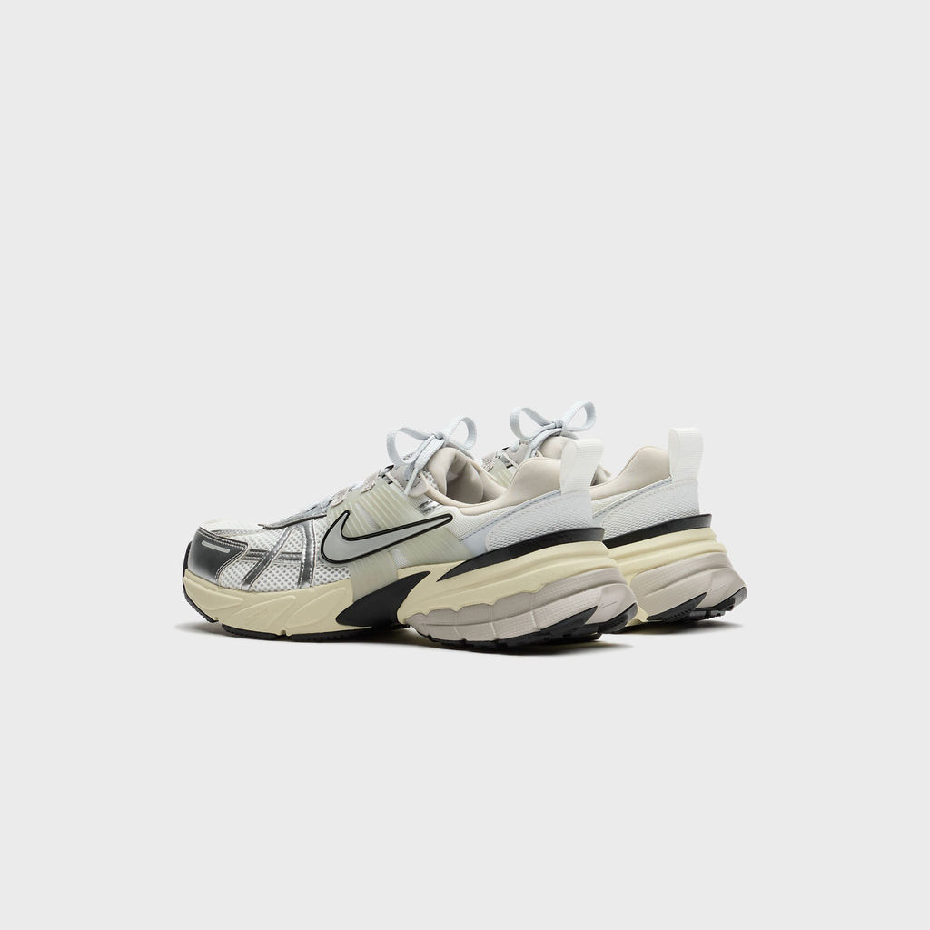 Nike WMNS V2K Runtekk - Summit White / Metallic Silver