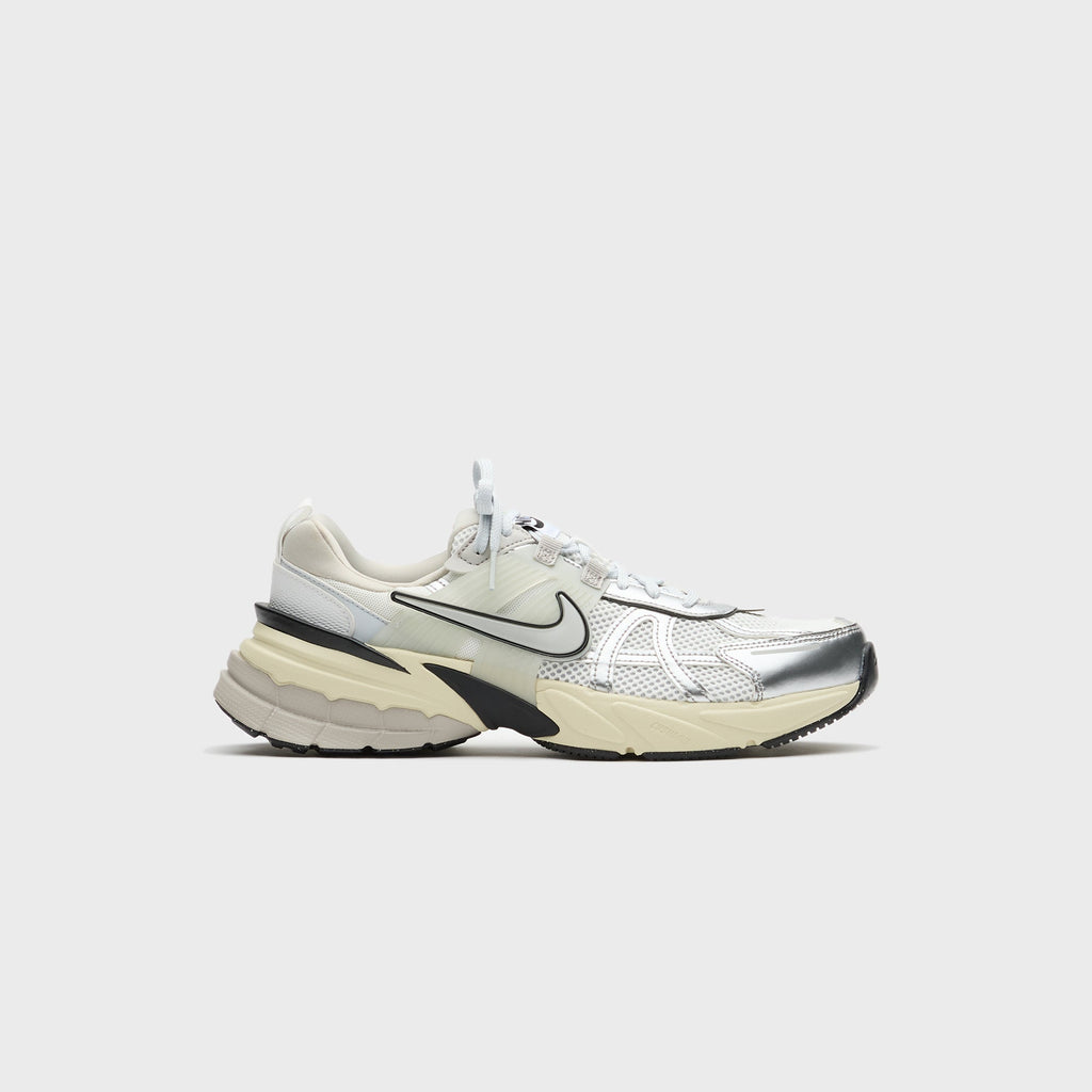 Nike WMNS V2K Runtekk - Summit White / Metallic Silver