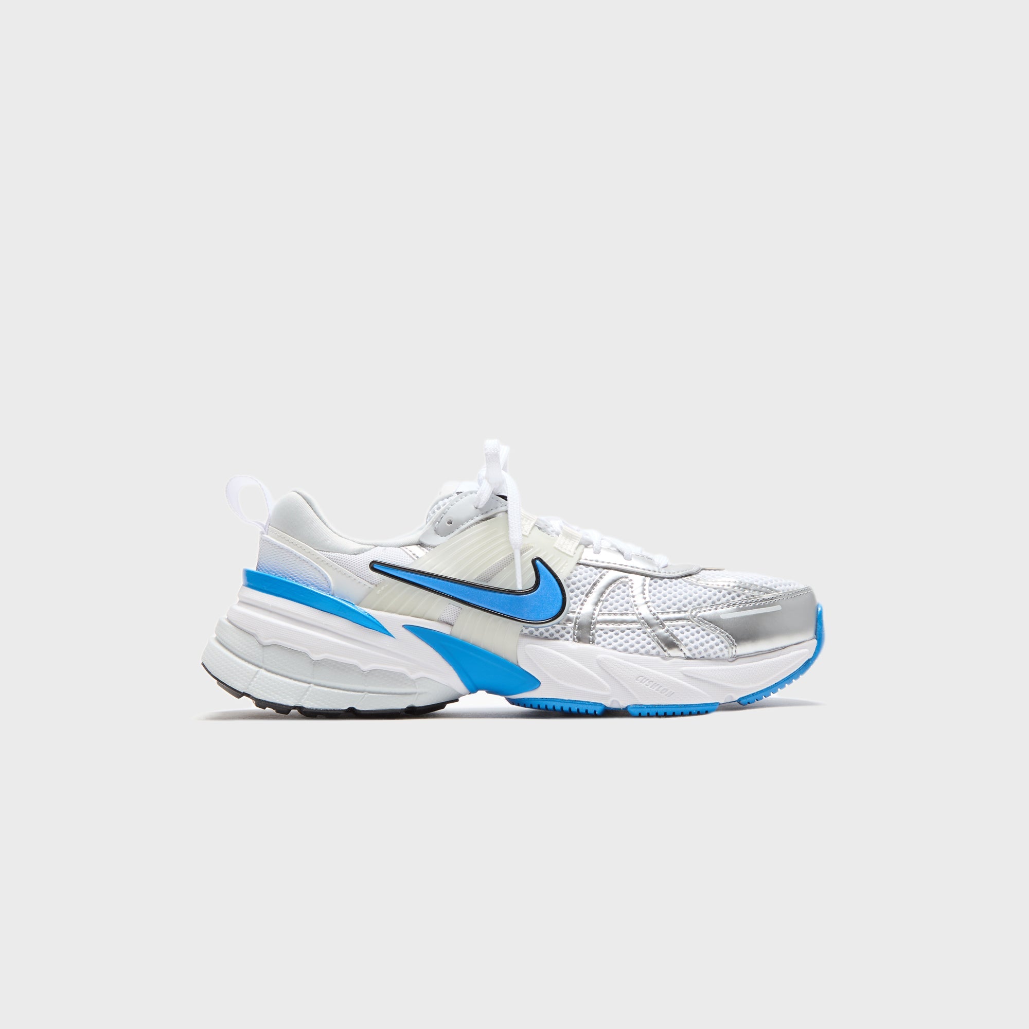 Nike WMNS V2K Run - White / Pure Platinum / Summit White / Light Photo Blue