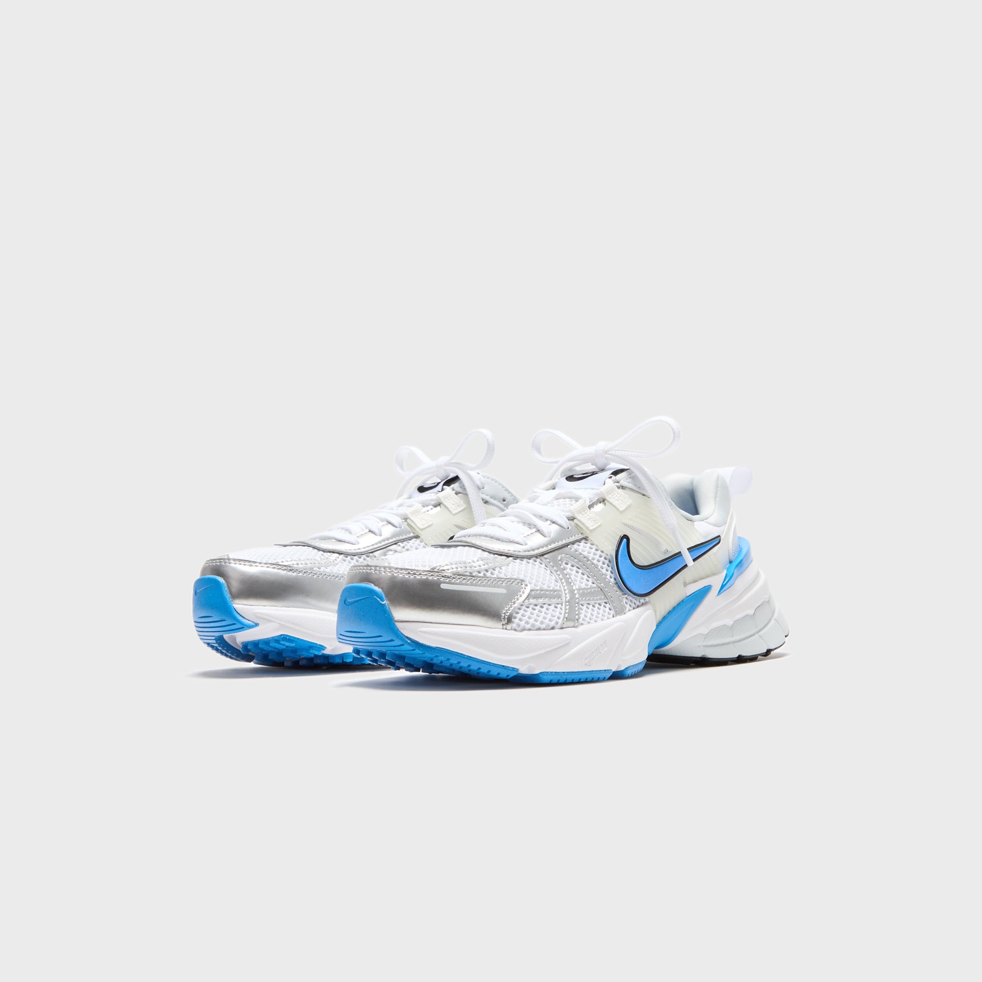 Nike WMNS V2K Run - White / Pure Platinum / Summit White / Light Photo Blue