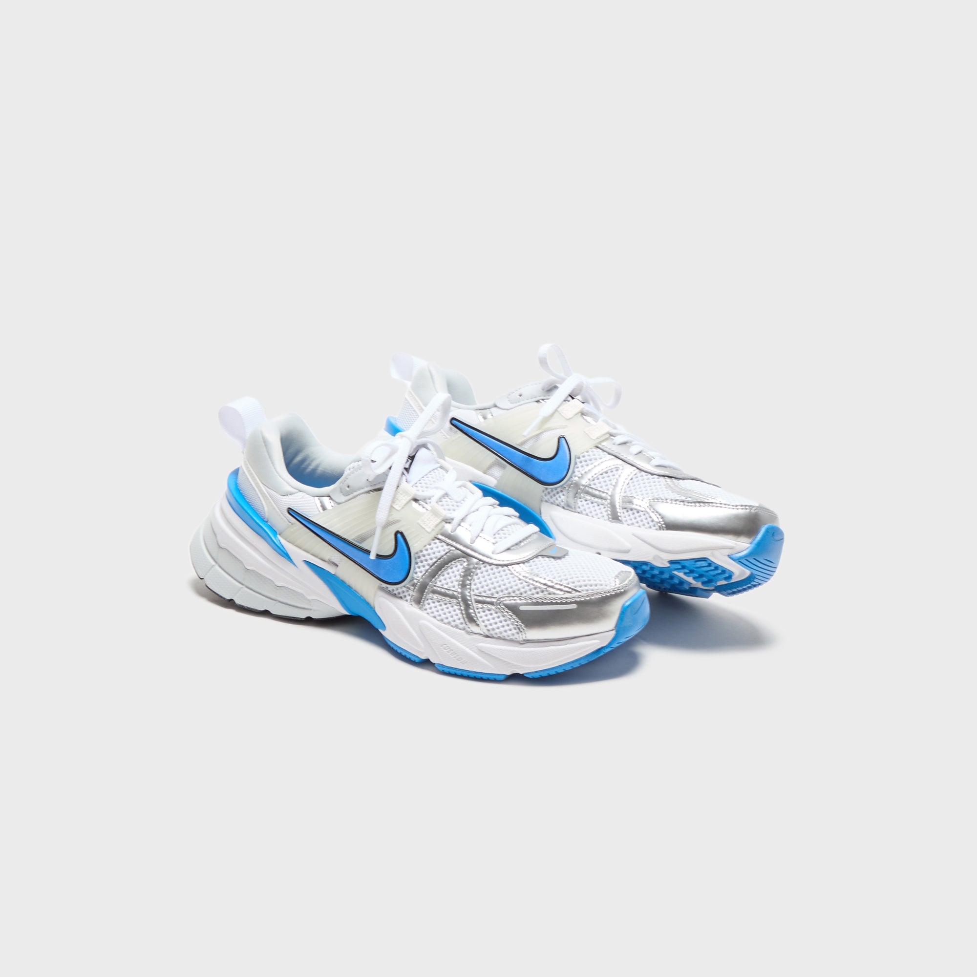 Nike WMNS V2K Run - White / Pure Platinum / Summit White / Light Photo Blue