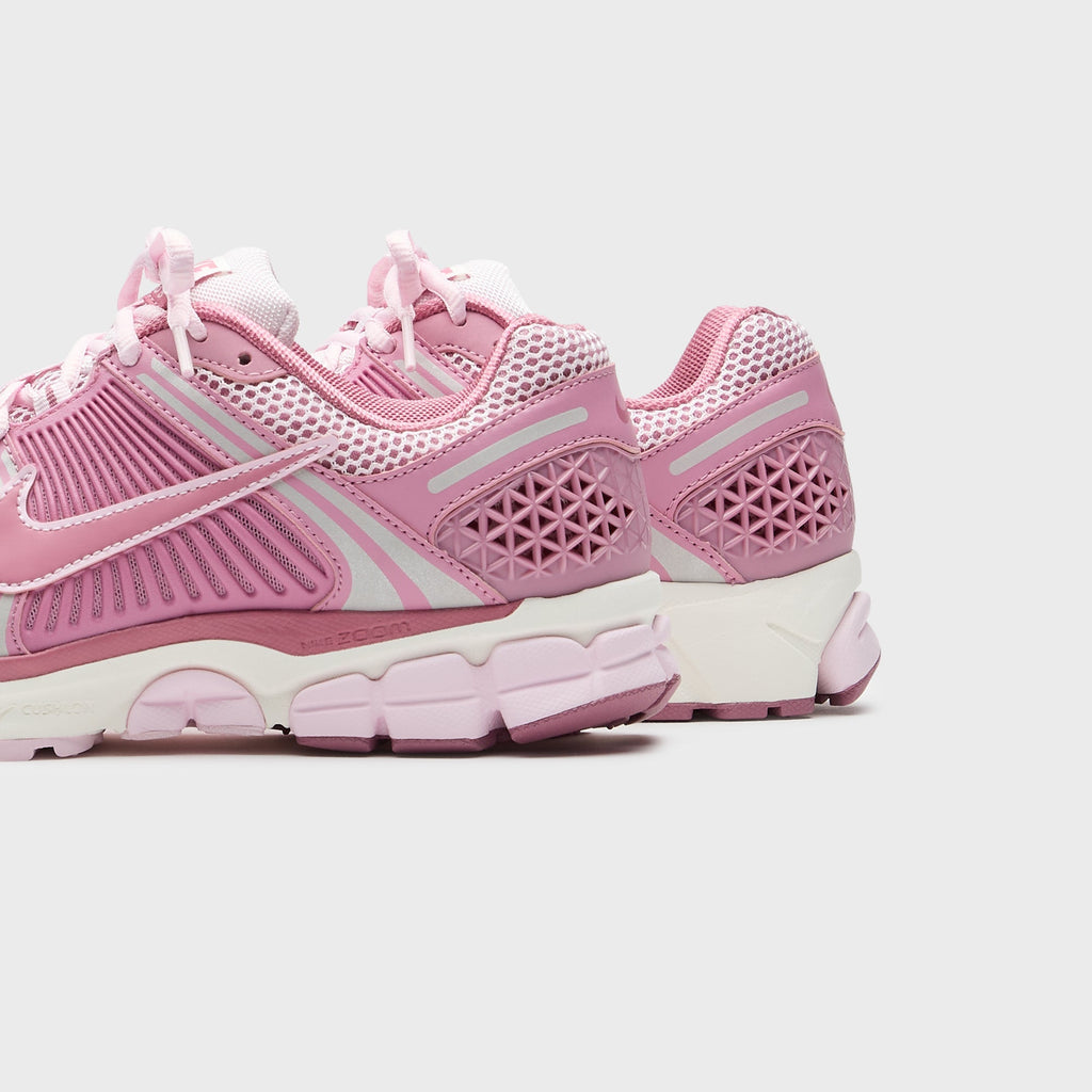 Nike WMNS Zoom Vomero 5 - Elemental Pink / Desert Berry