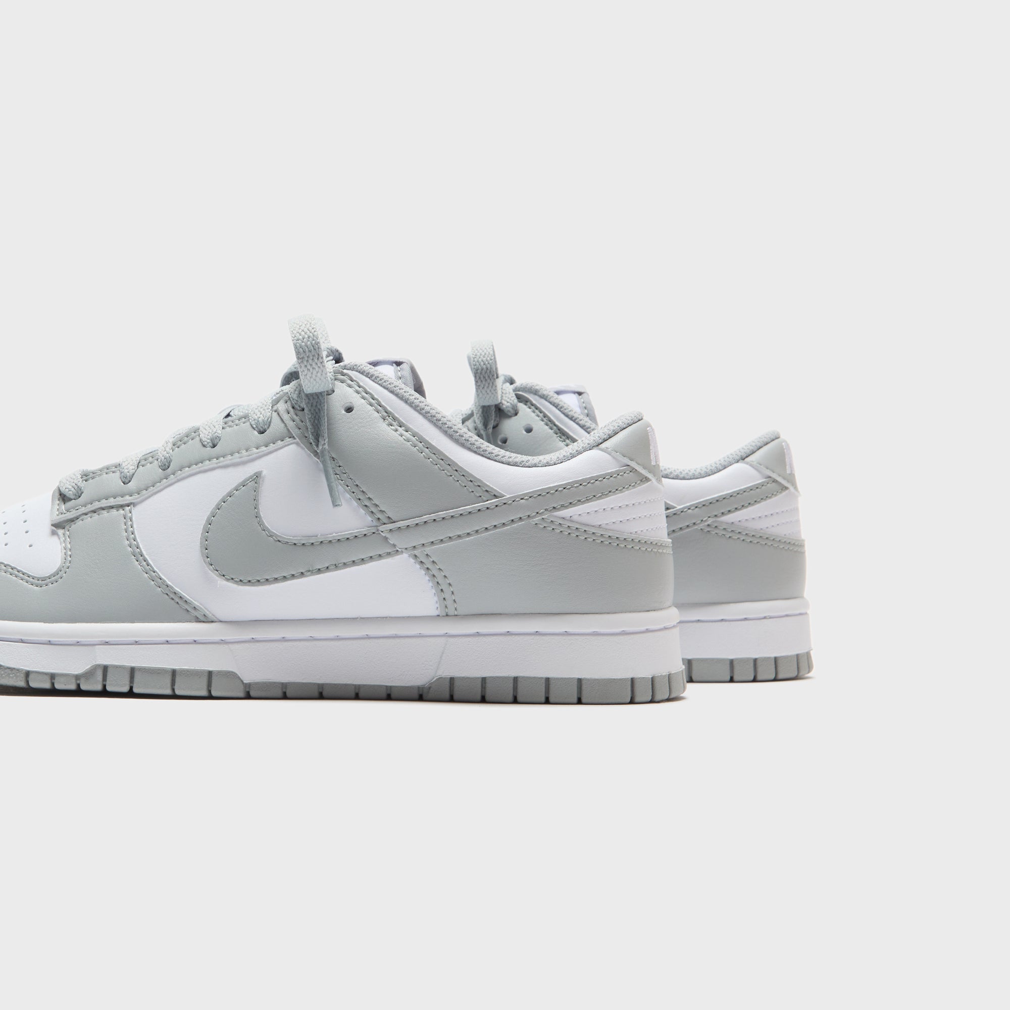 Nike Dunk Low Retro - White / Light Smoke Grey / White
