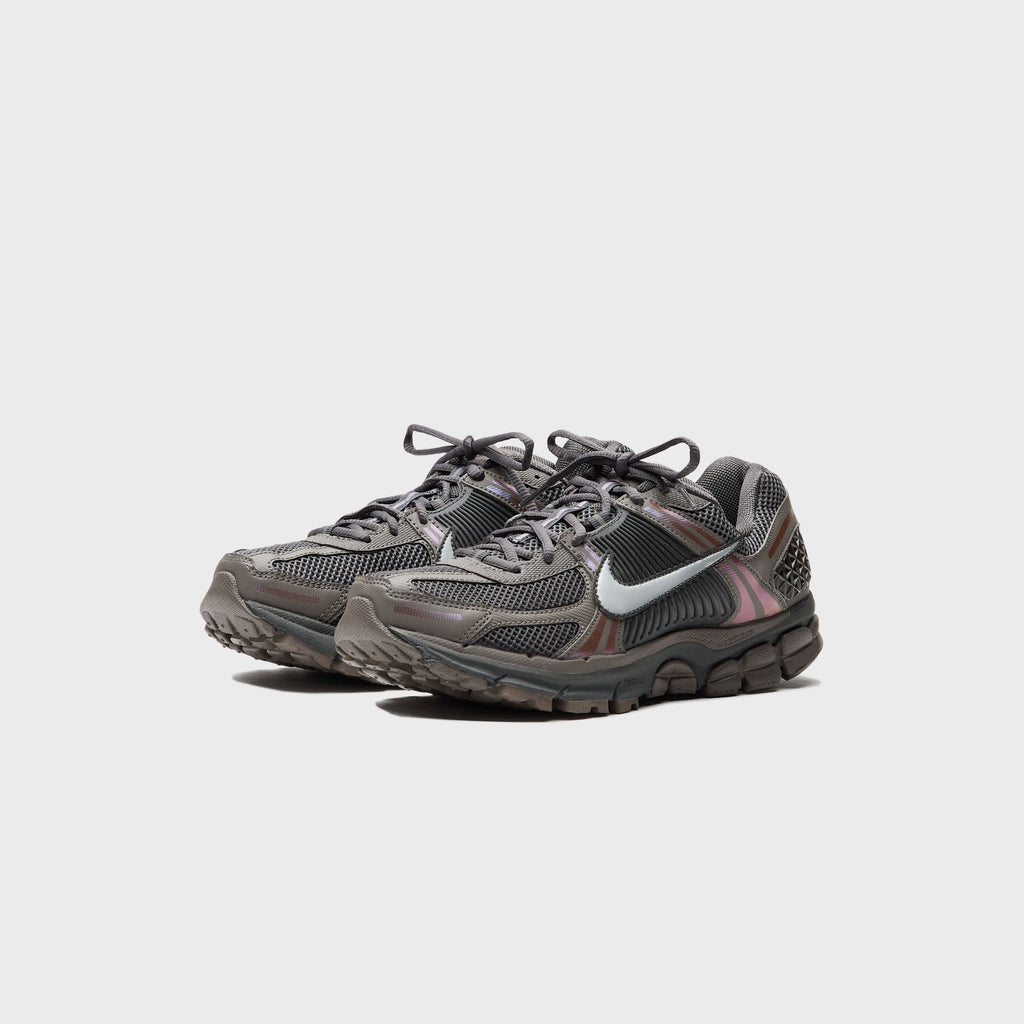 Nike Zoom Vomero 5 - Cave Stone / Metallic Silver