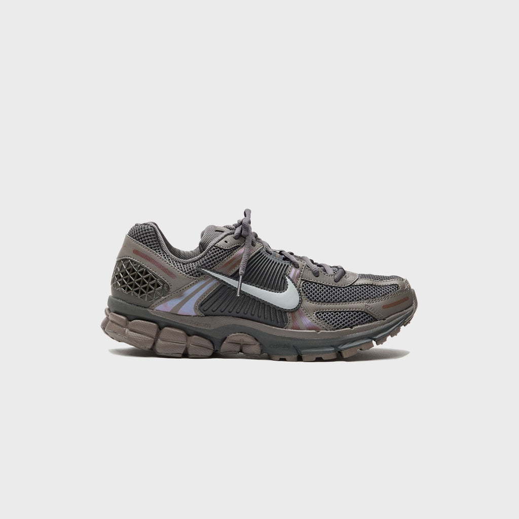 Nike Zoom Vomero 5 - Cave Stone / Metallic Silver