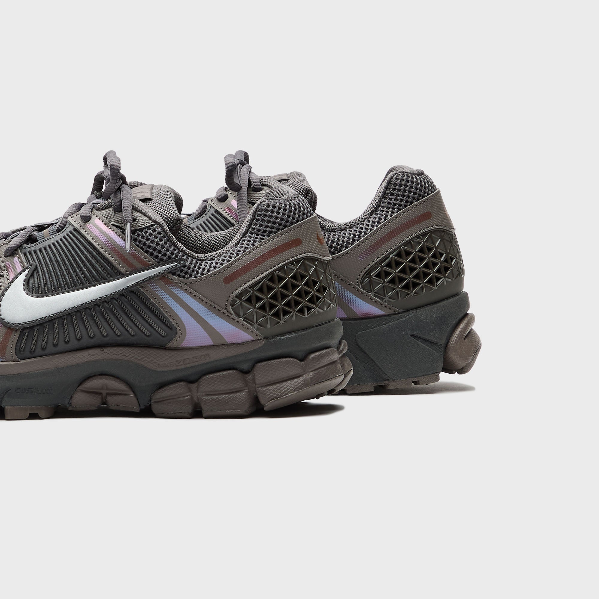 Nike Zoom Vomero 5 - Cave Stone / Metallic Silver