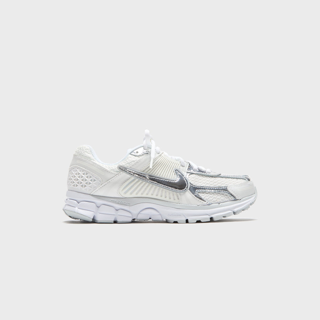Nike WMNS Zoom Vomero 5 - Metallic White / Metallic Silver / Summit White
