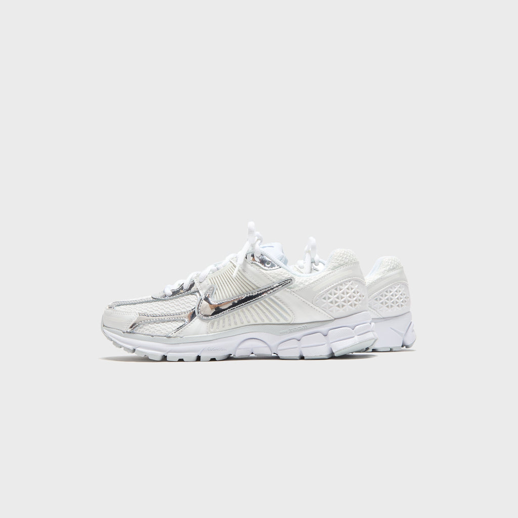 Nike WMNS Zoom Vomero 5 - Metallic White / Metallic Silver / Summit White