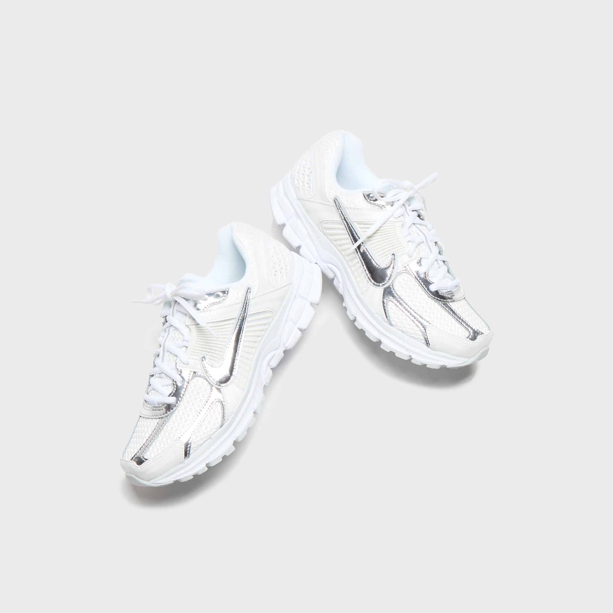 Nike WMNS Zoom Vomero 5 - Metallic White / Metallic Silver / Summit White
