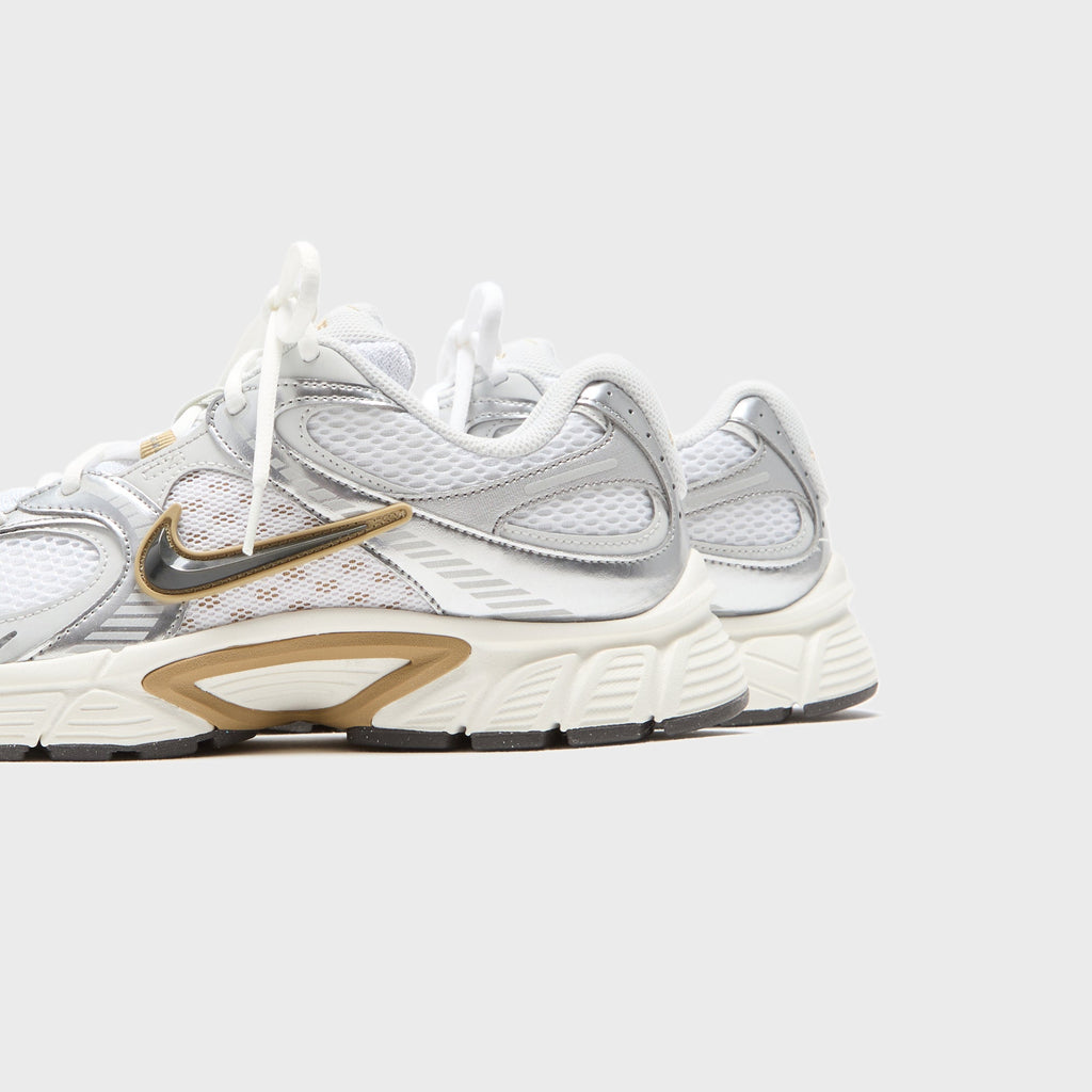 Nike V5 Rnr - White / Medium Ash / Parachute Beige / Metallic Pewter / Photon Dust / Sail