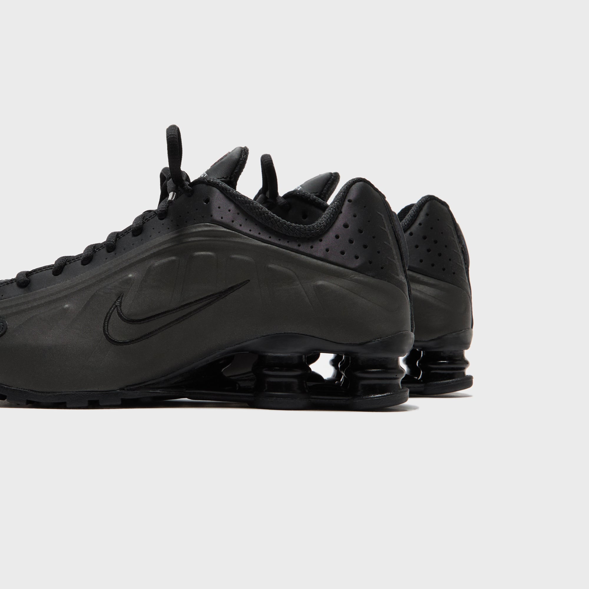 Nike Shox R4 - Black / Black / Black / Bright Crimson