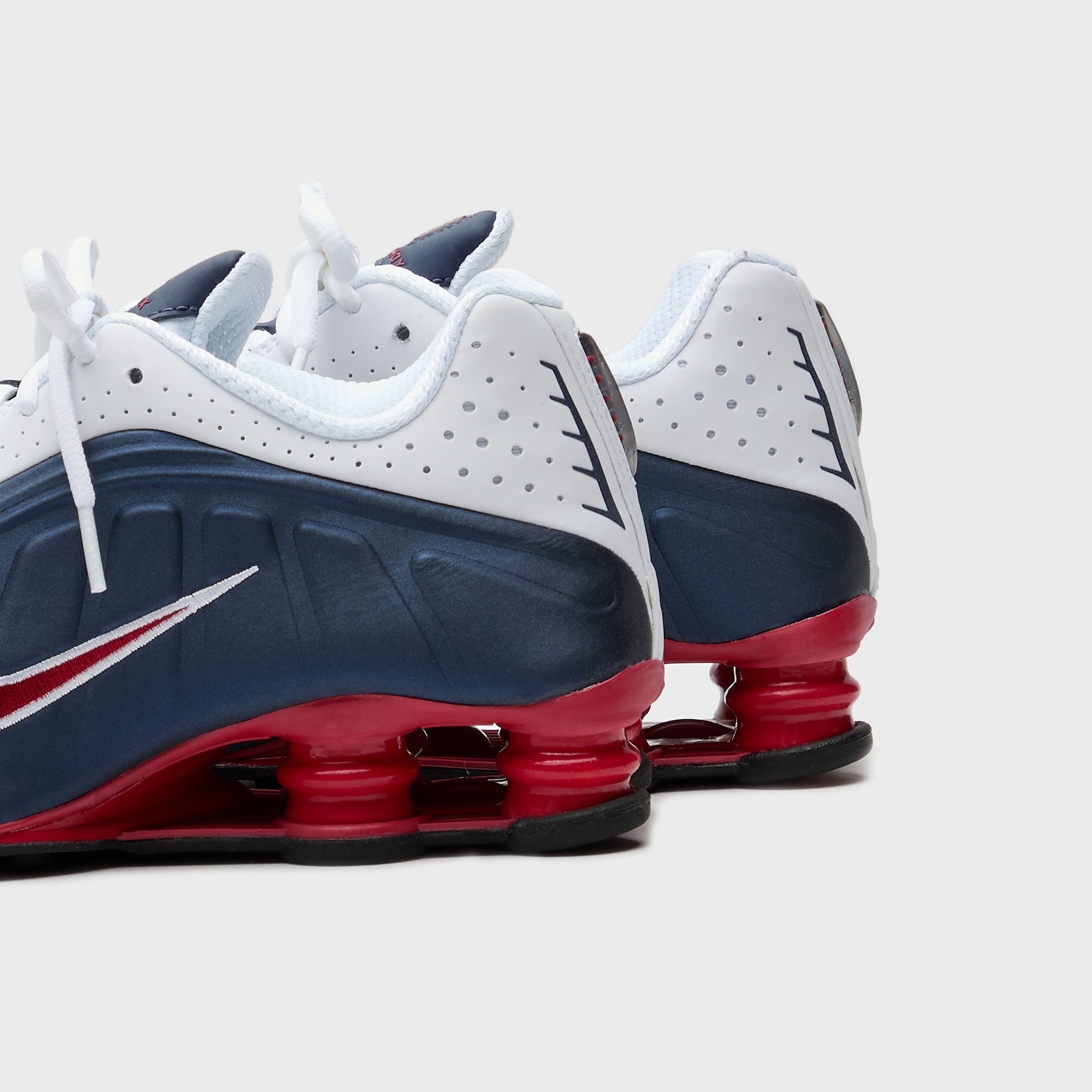 Nike Shox R4 - Midnight Navy / Gym Red / White