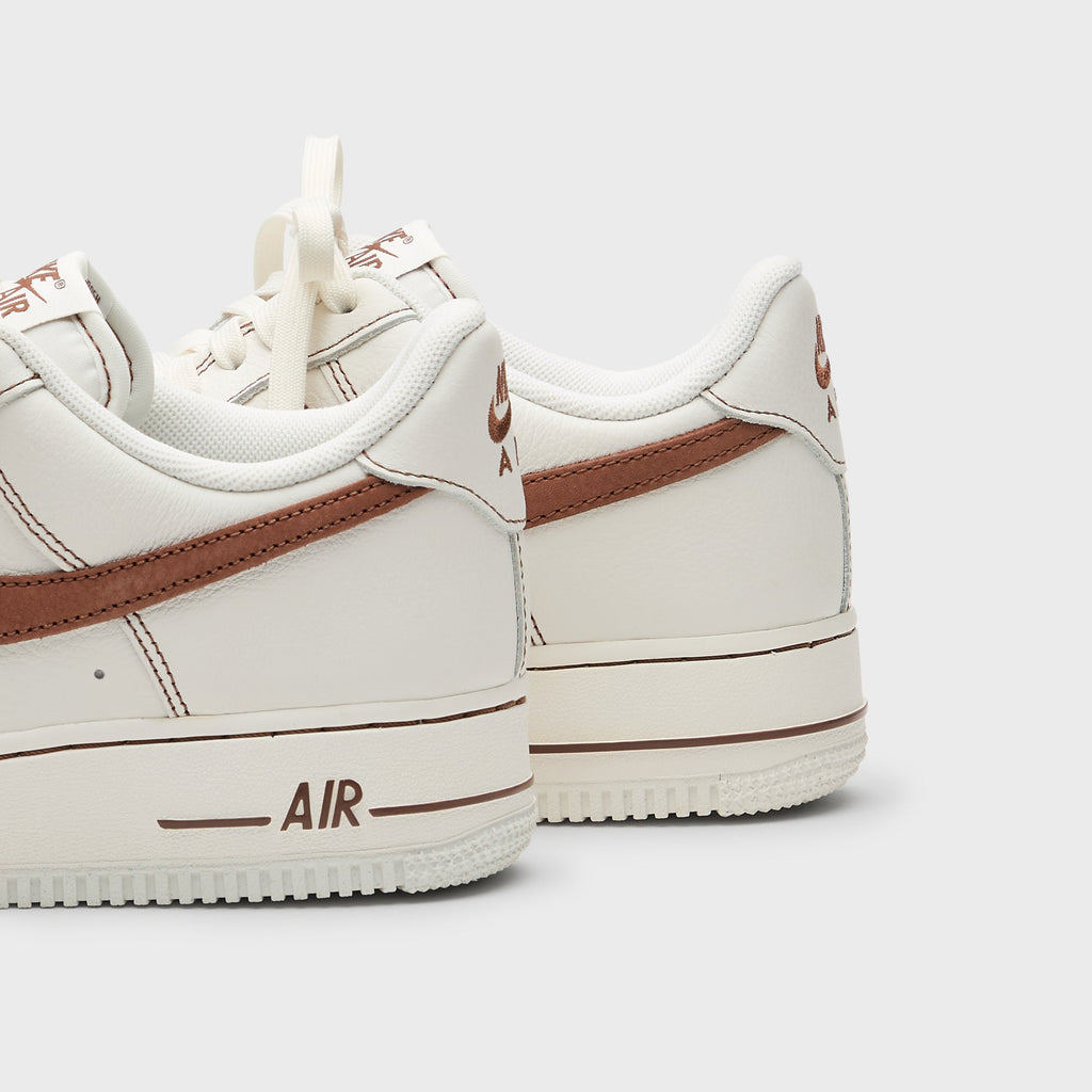 Nike Air Force 1 '07 LV8 - Ivory / Saddle Brown