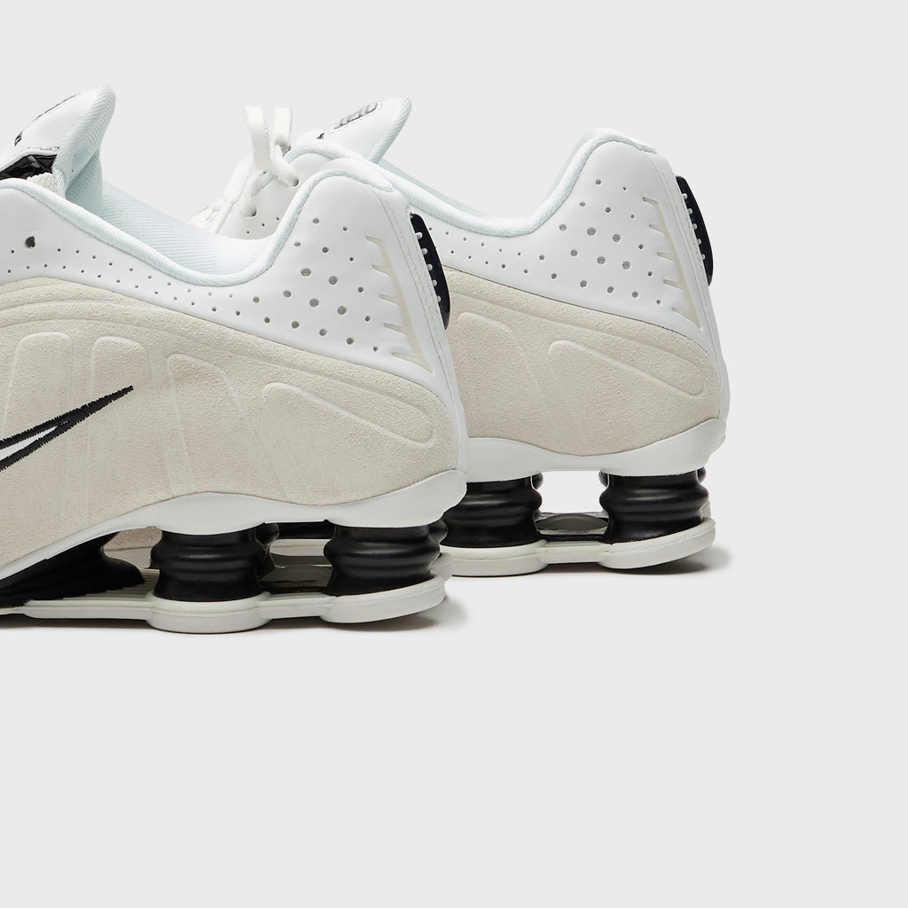 Nike WMNS Shox R4 - Summit White / Black / Light Orewood Brown