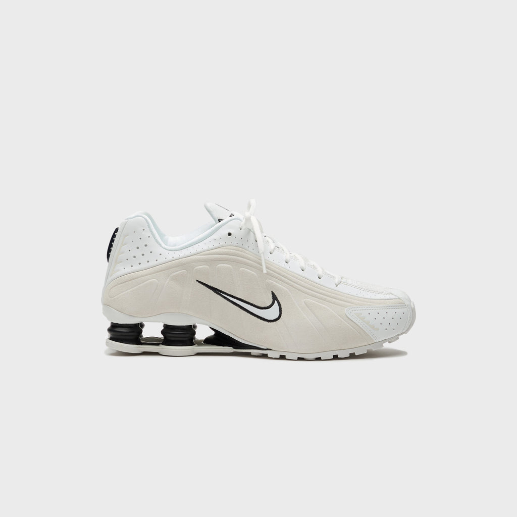 Nike WMNS Shox R4 - Summit White / Black / Light Orewood Brown