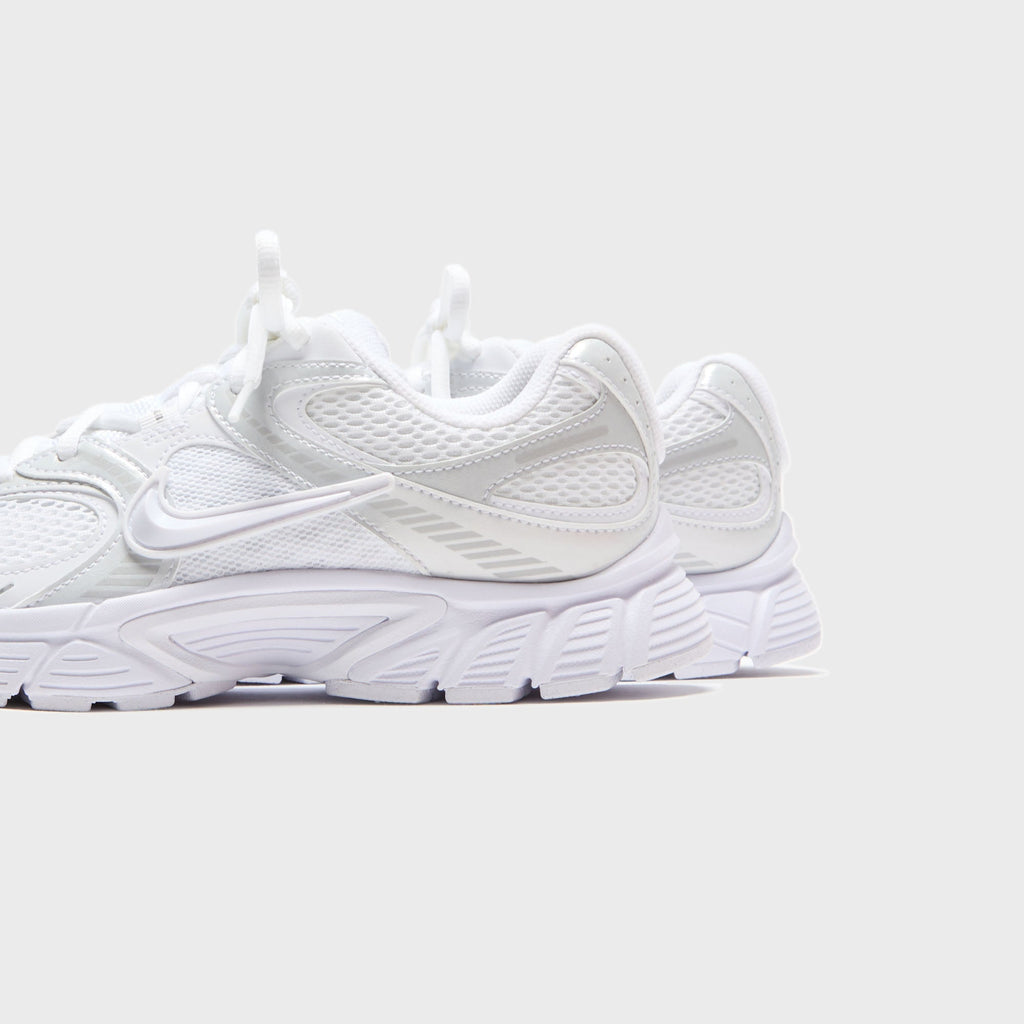 Nike WMNS V5 Rnr - White /Black / Metallic Silver