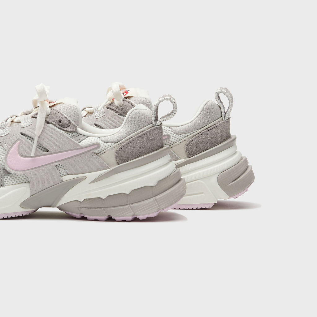 Nike WMNS V2K Run - Sail / Pink Foam / College Grey