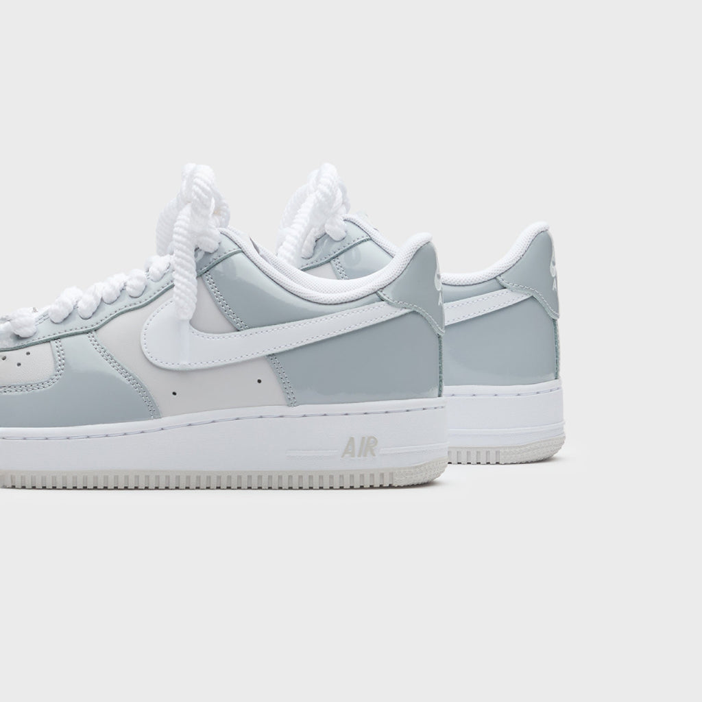 Nike Air Force 1 ’07 LV8 - Edge Wolf Grey / White / Vast Grey