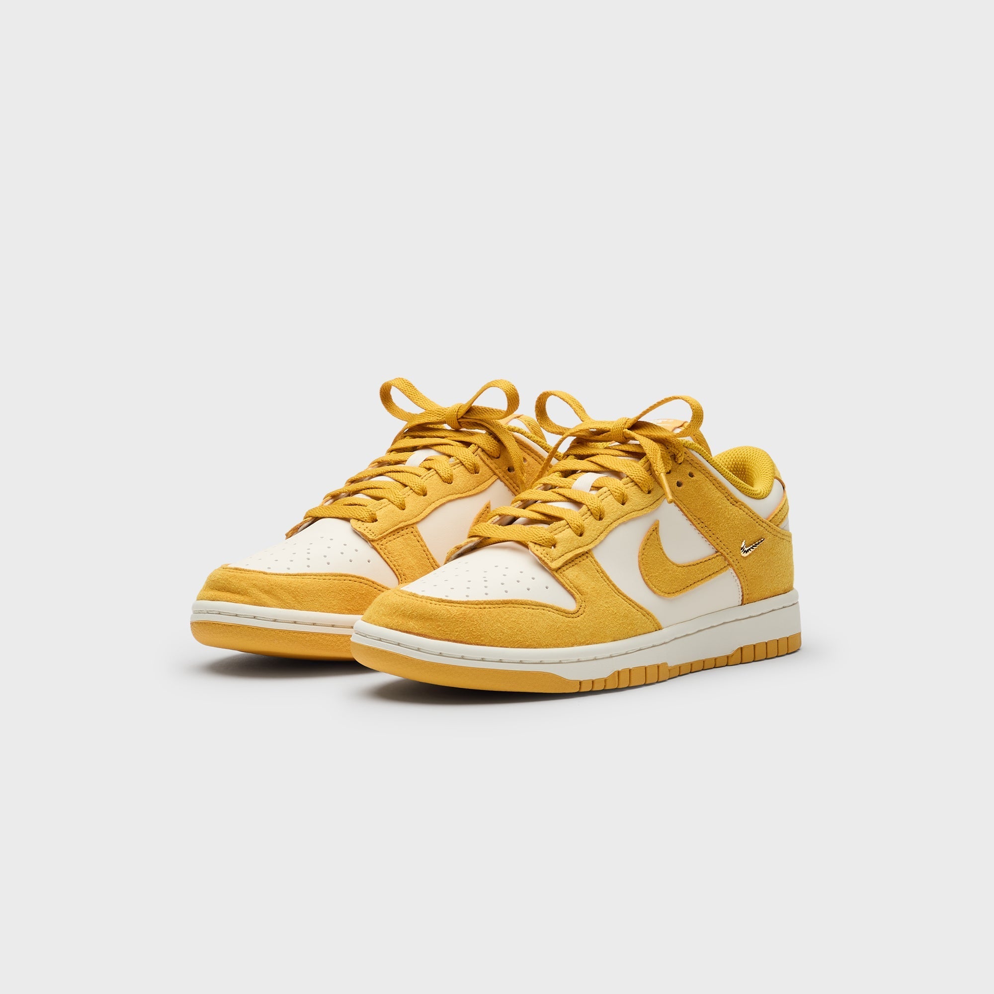 Nike WMNS Dunk Low - Pale Ivory / Dark Sulfur / Sail