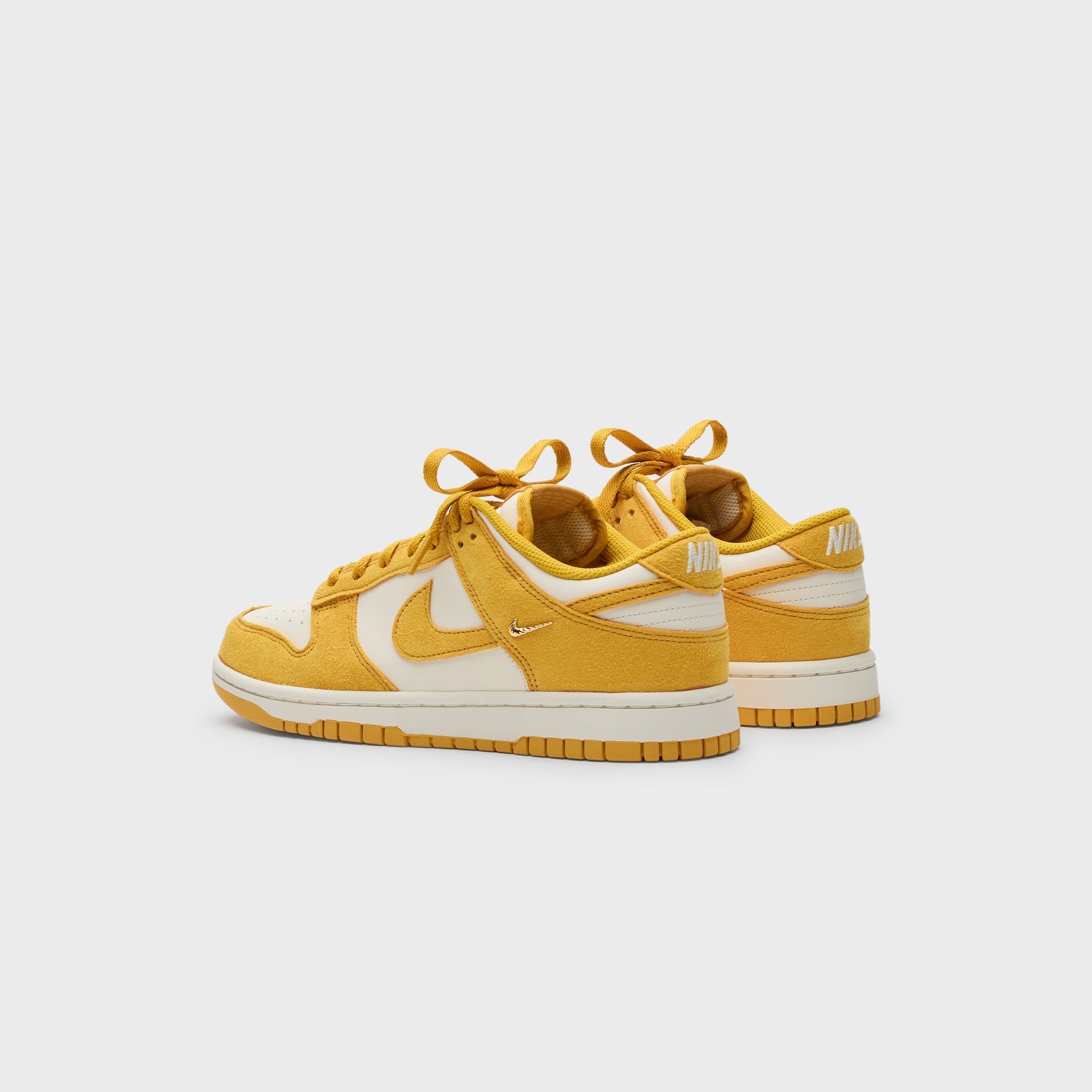 Nike WMNS Dunk Low - Pale Ivory / Dark Sulfur / Sail