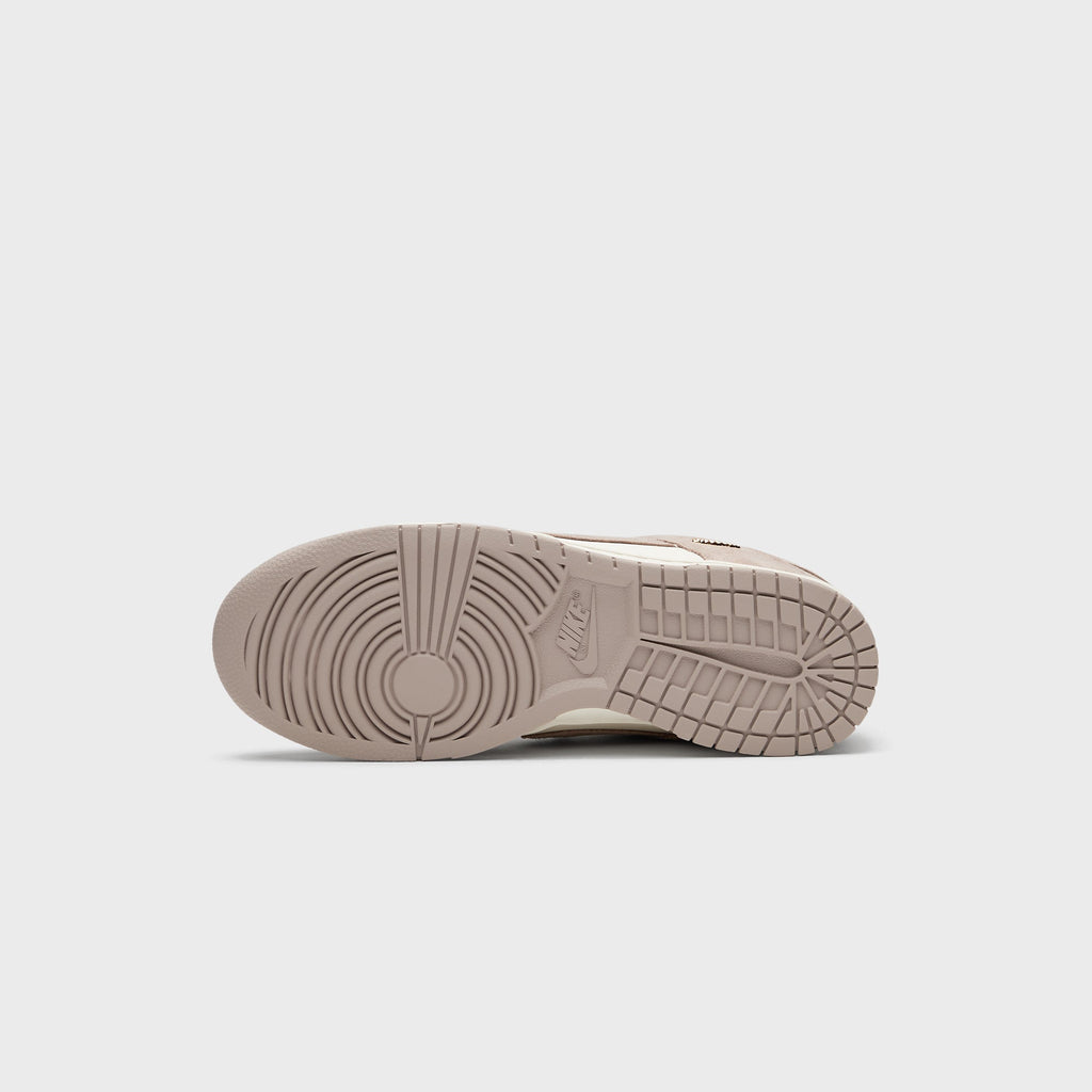 Nike WMNS Dunk Low - Sail / Metallic Gold