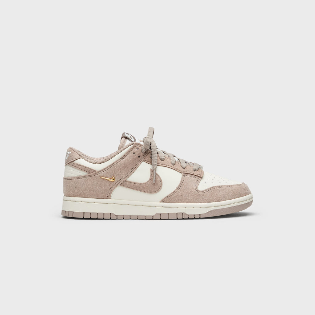Nike WMNS Dunk Low - Sail / Metallic Gold