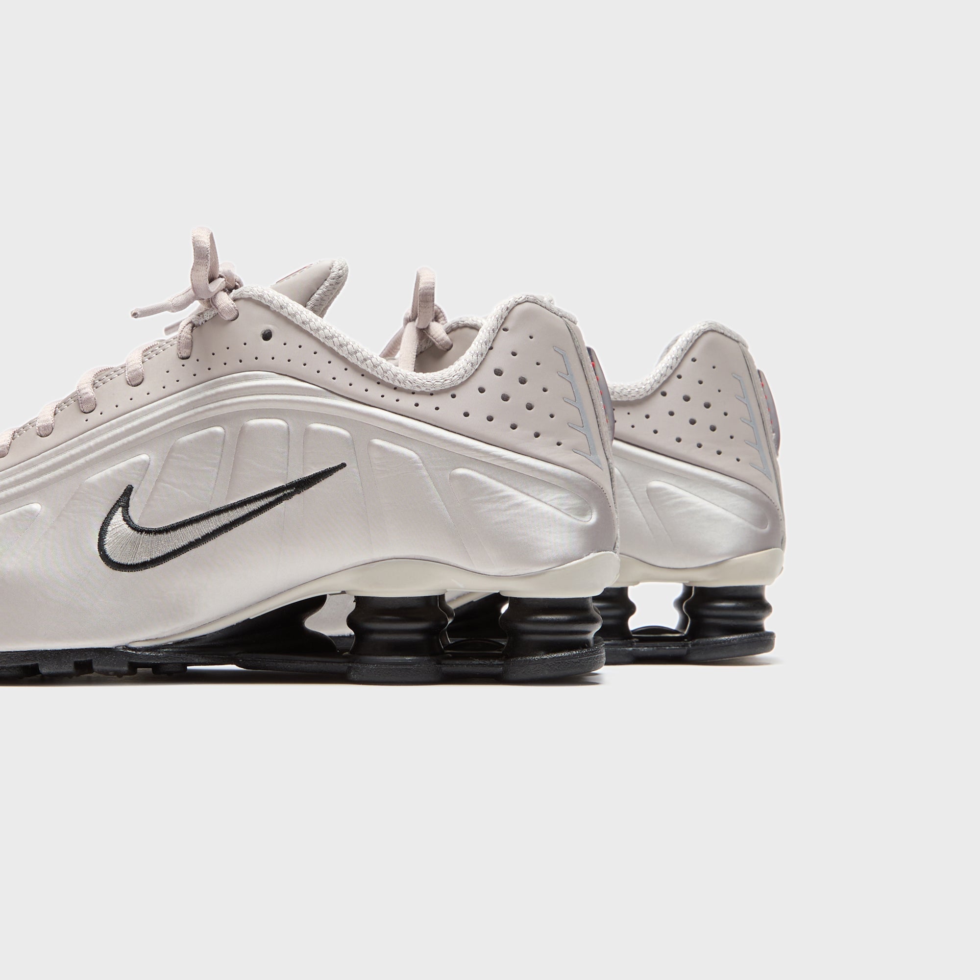 Nike Shox R4 - College Grey / University Red / Metallic Silver / Black