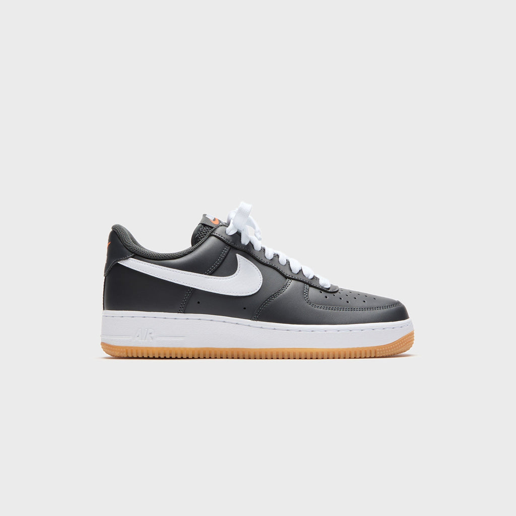 Nike Air Force 1 '07 LV8 - Anthracite / Gum