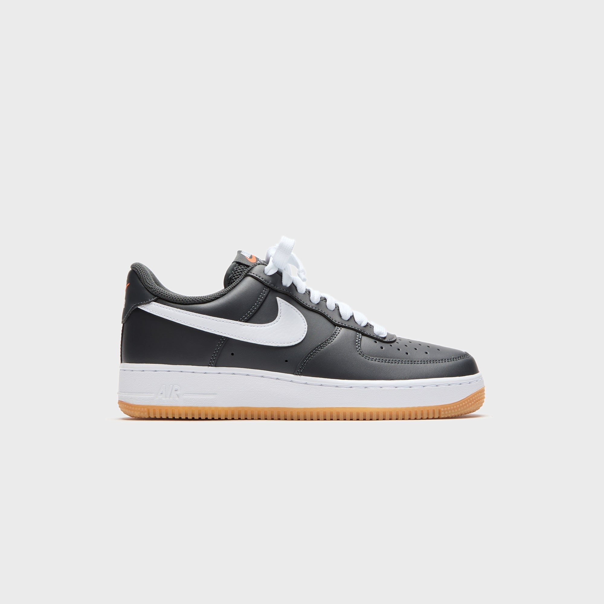 Nike Air Force 1 '07 LV8 - Anthracite / Gum