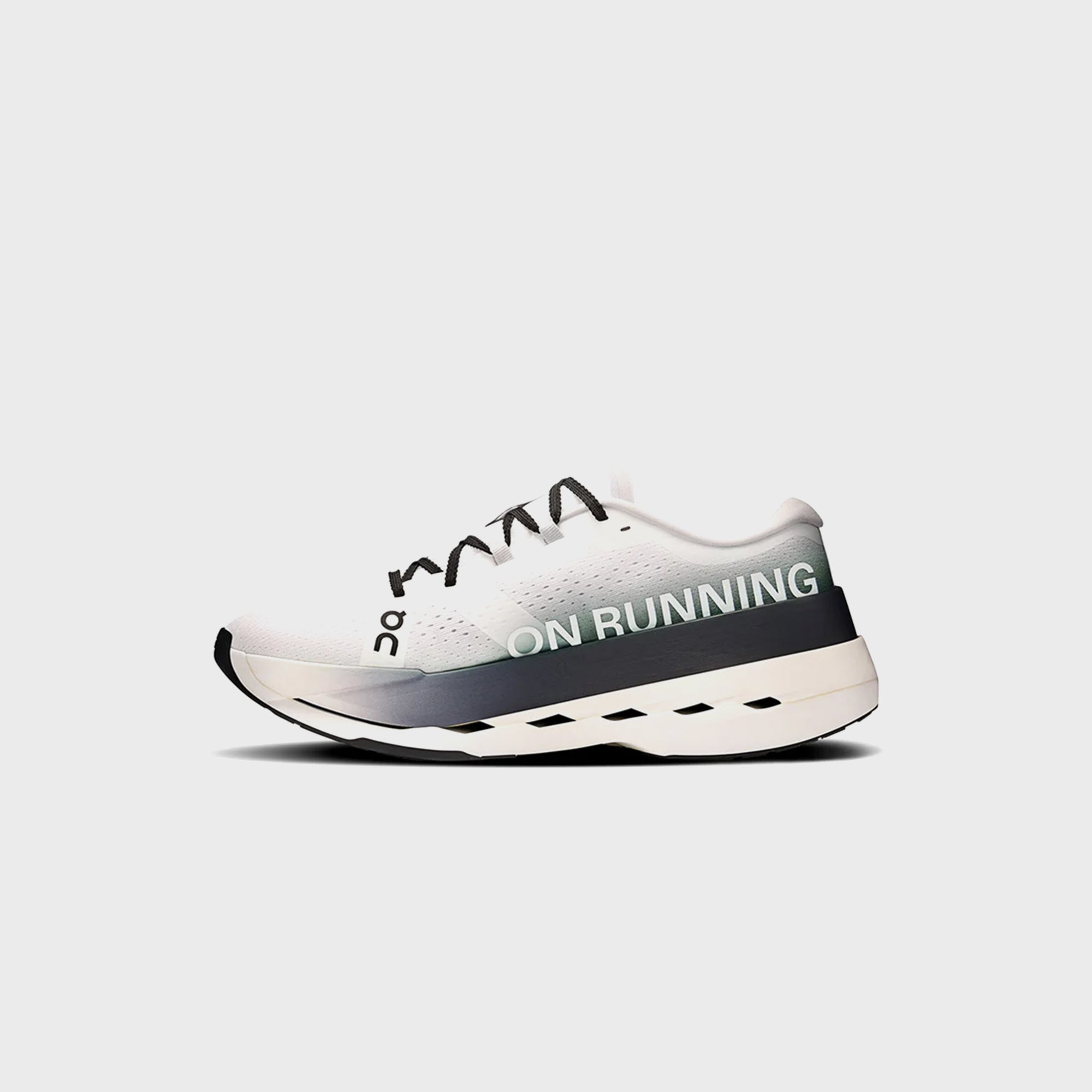 On Running Cloudboom Max - White / Black