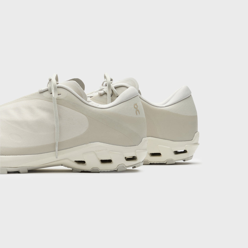 On Running x Post Archive Faction Cloudventure Peak - Ice / Moon