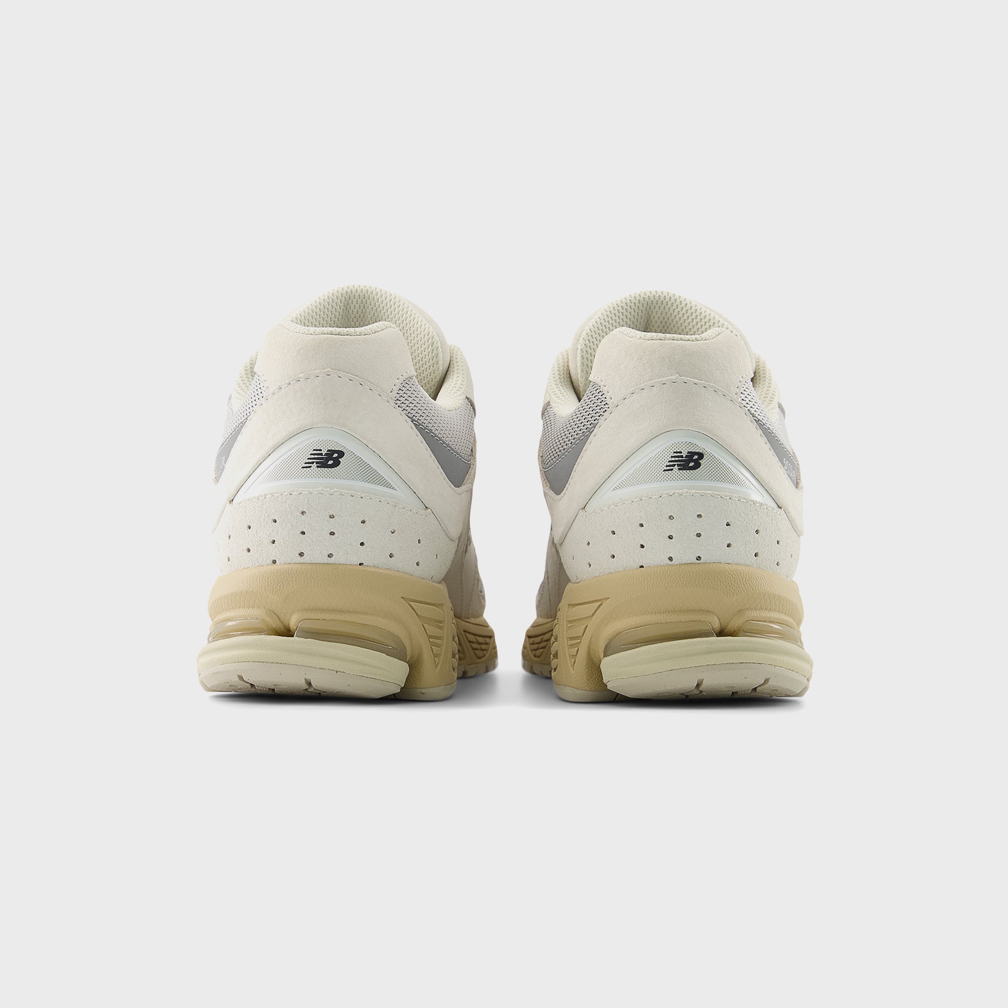 New Balance 2002R - Linen / Rain Cloud / Black Cement