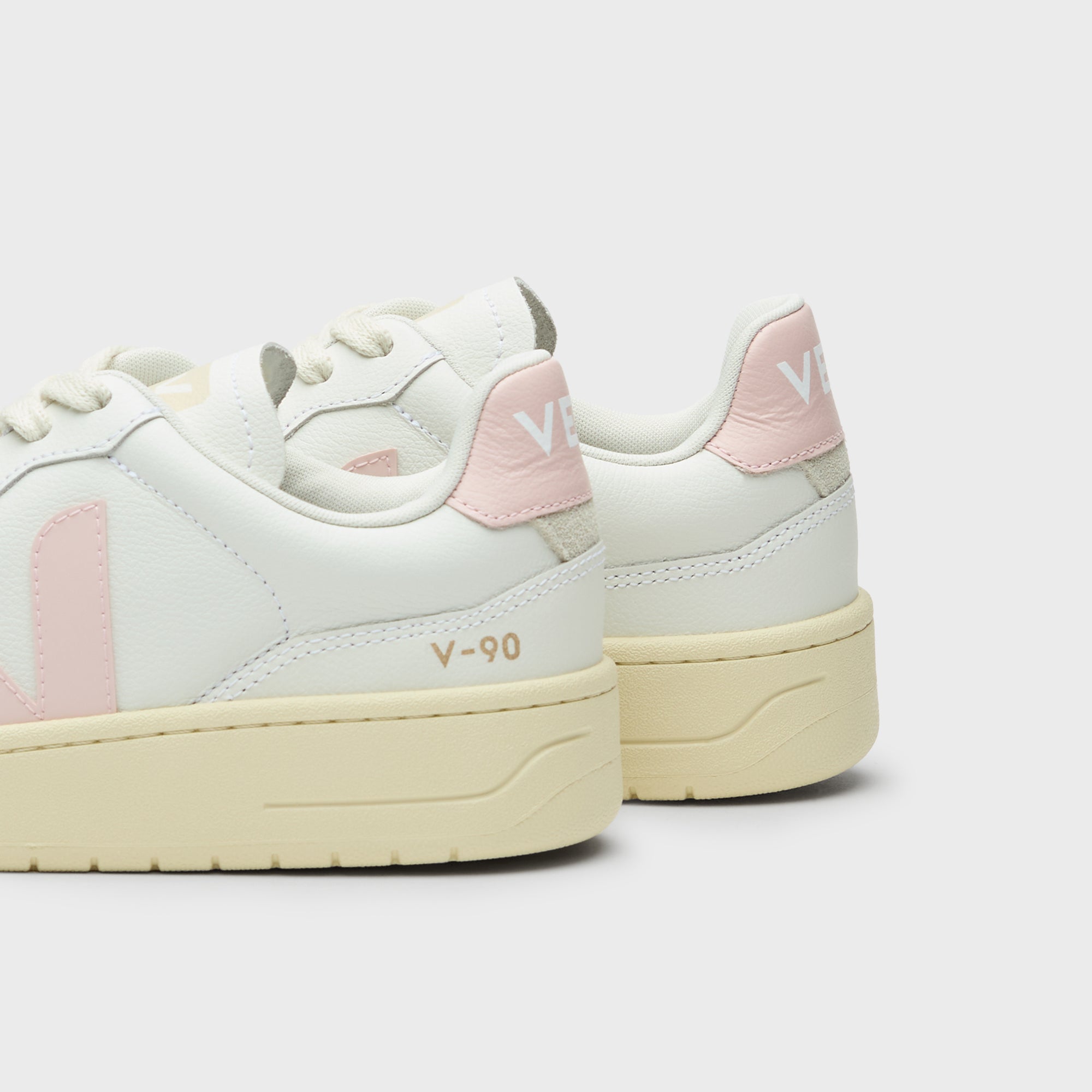 Veja V-90 - White / Petale