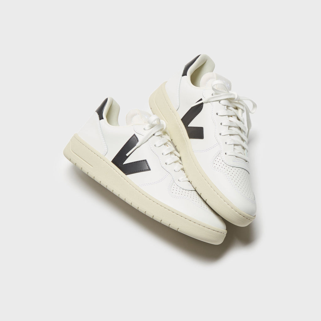 Veja V-10 - Extra White / Black