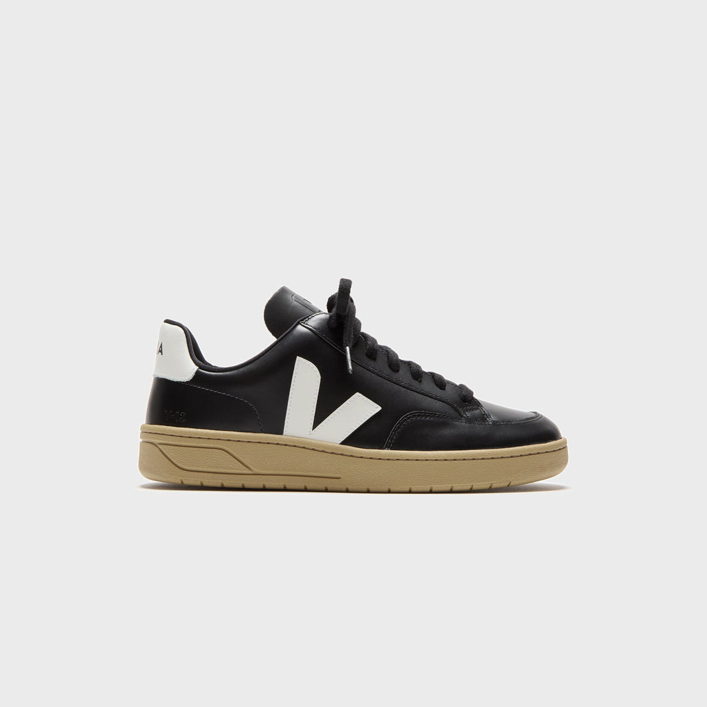 Veja V-12 - Extra Black / White Dune